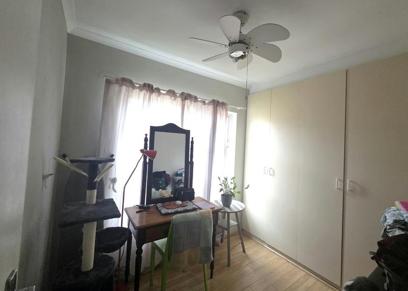 3 Bedroom Property for Sale in Oakglen Western Cape